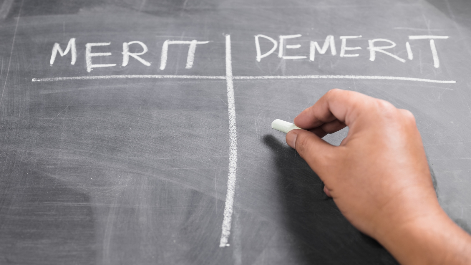 ICL手術を考えるときに知っておきたい「デメリット」